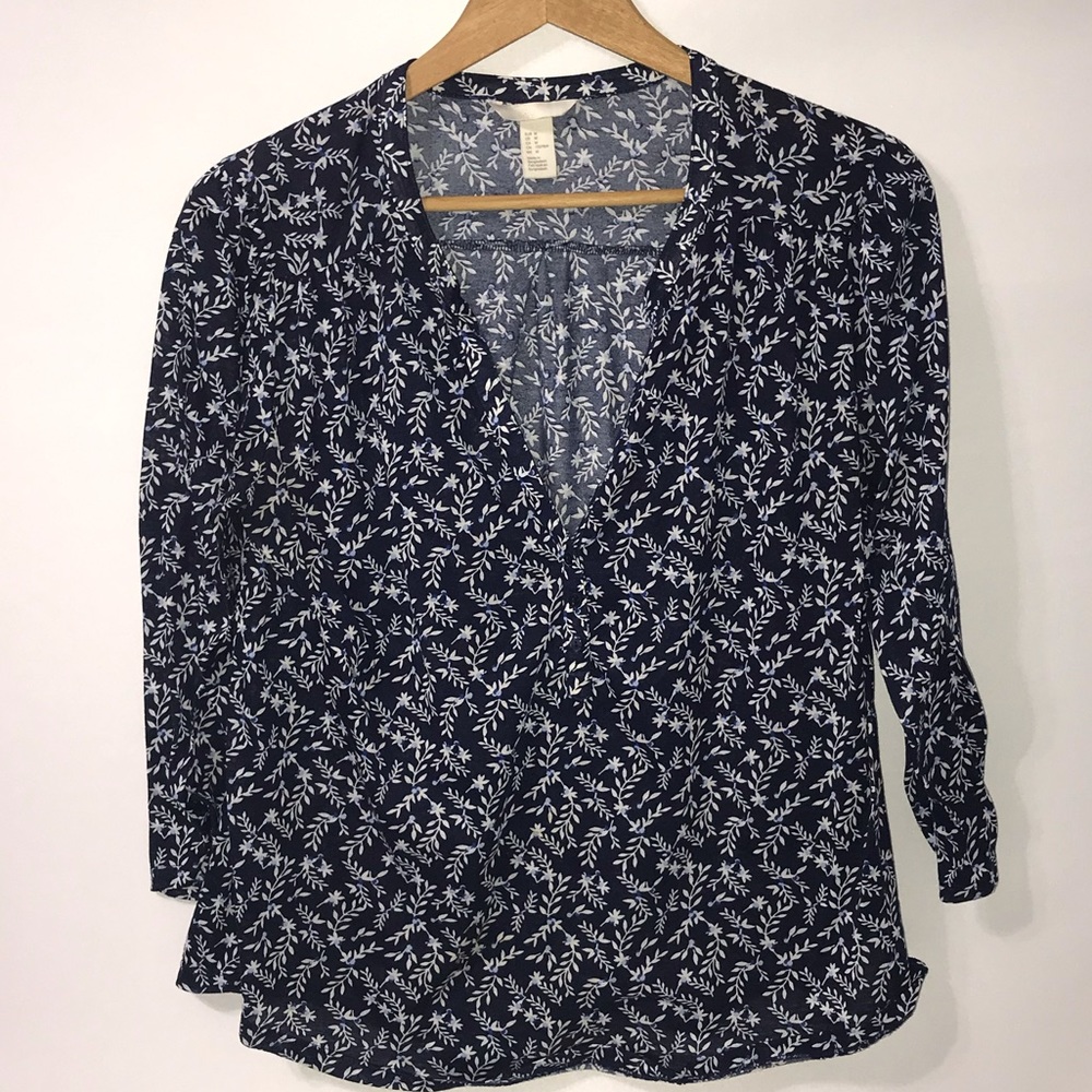 Dark blue/floral top